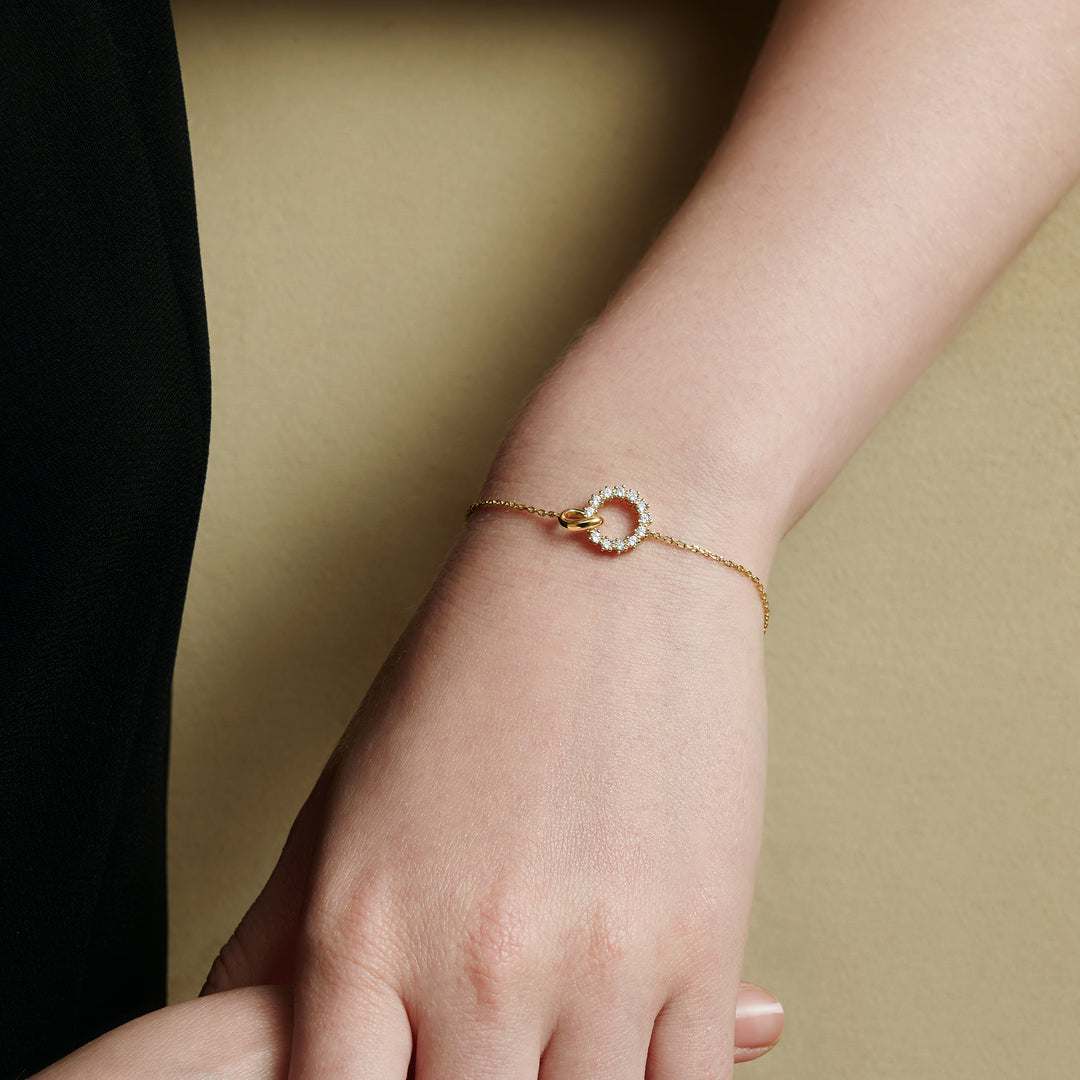 Gold Interlinked Circles Pavé Bracelet