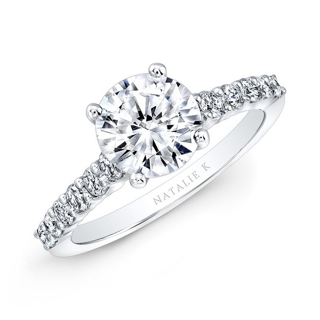 round diamond engagement ring