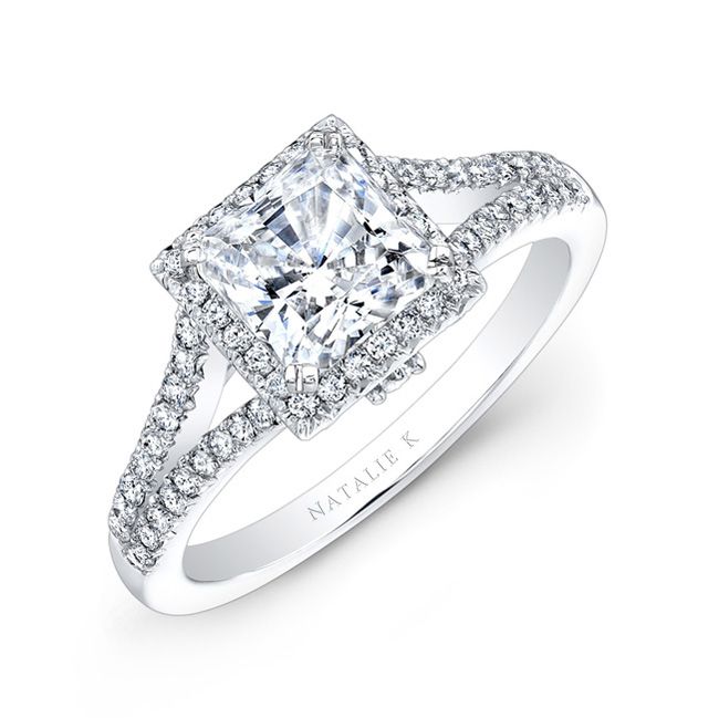 princess-cut diamond engagement ring